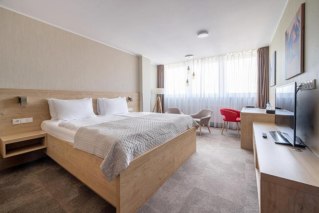 Hotel Restart Superior Йичин Экстерьер фото
