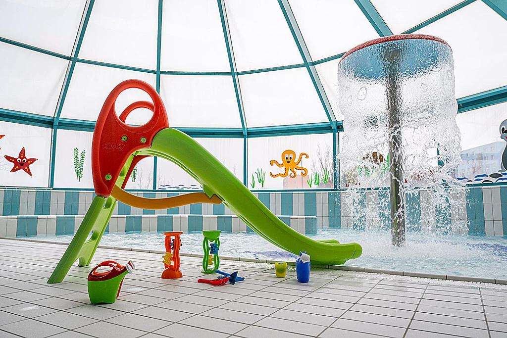 Hotel Restart Superior Йичин Экстерьер фото