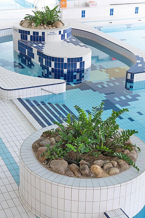 Hotel Restart Superior Йичин Экстерьер фото